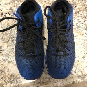 2/$20 Great pair of basketball shoes